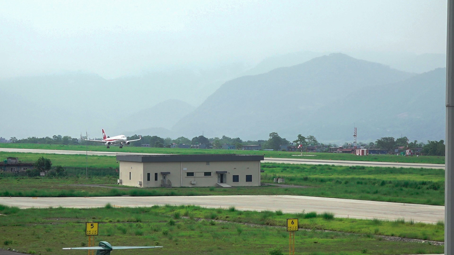 Plane landing1687397796.jpg